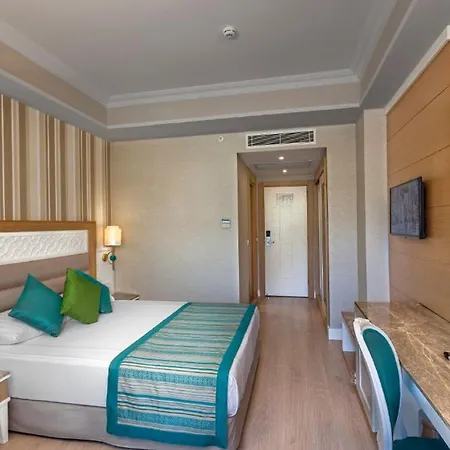 Hotel Karmir & 5*
